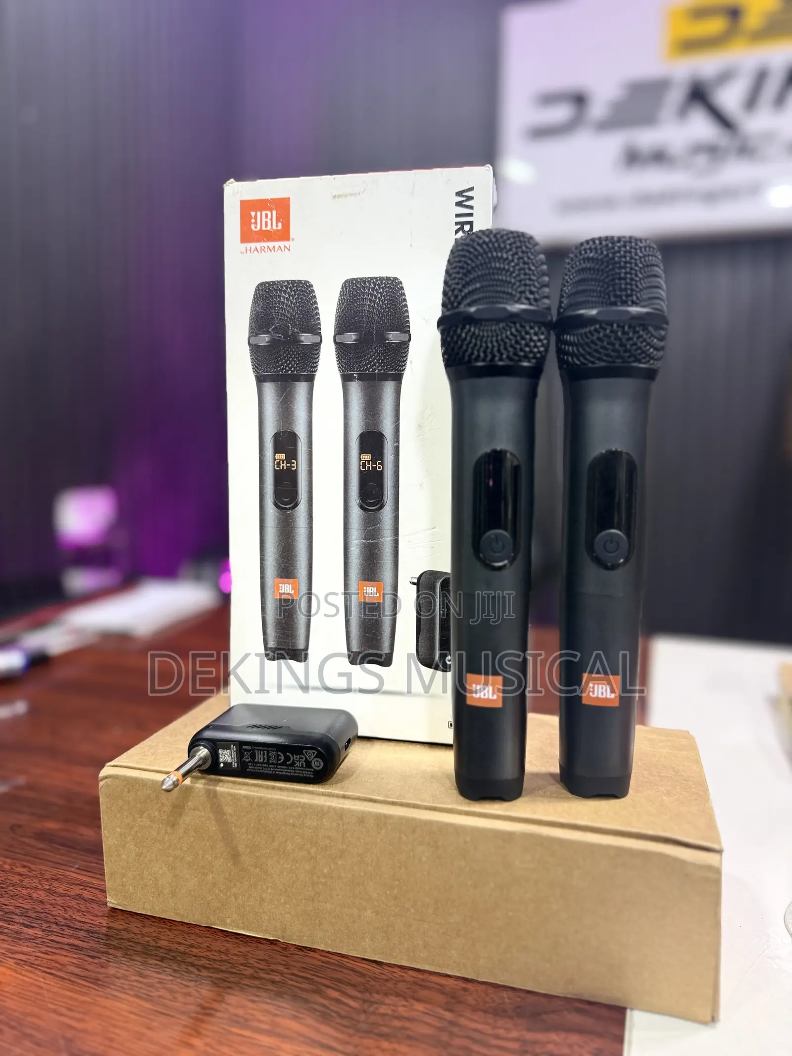 JBL Wireless Microphone With Portable Receiver 2 Handheld Microphone