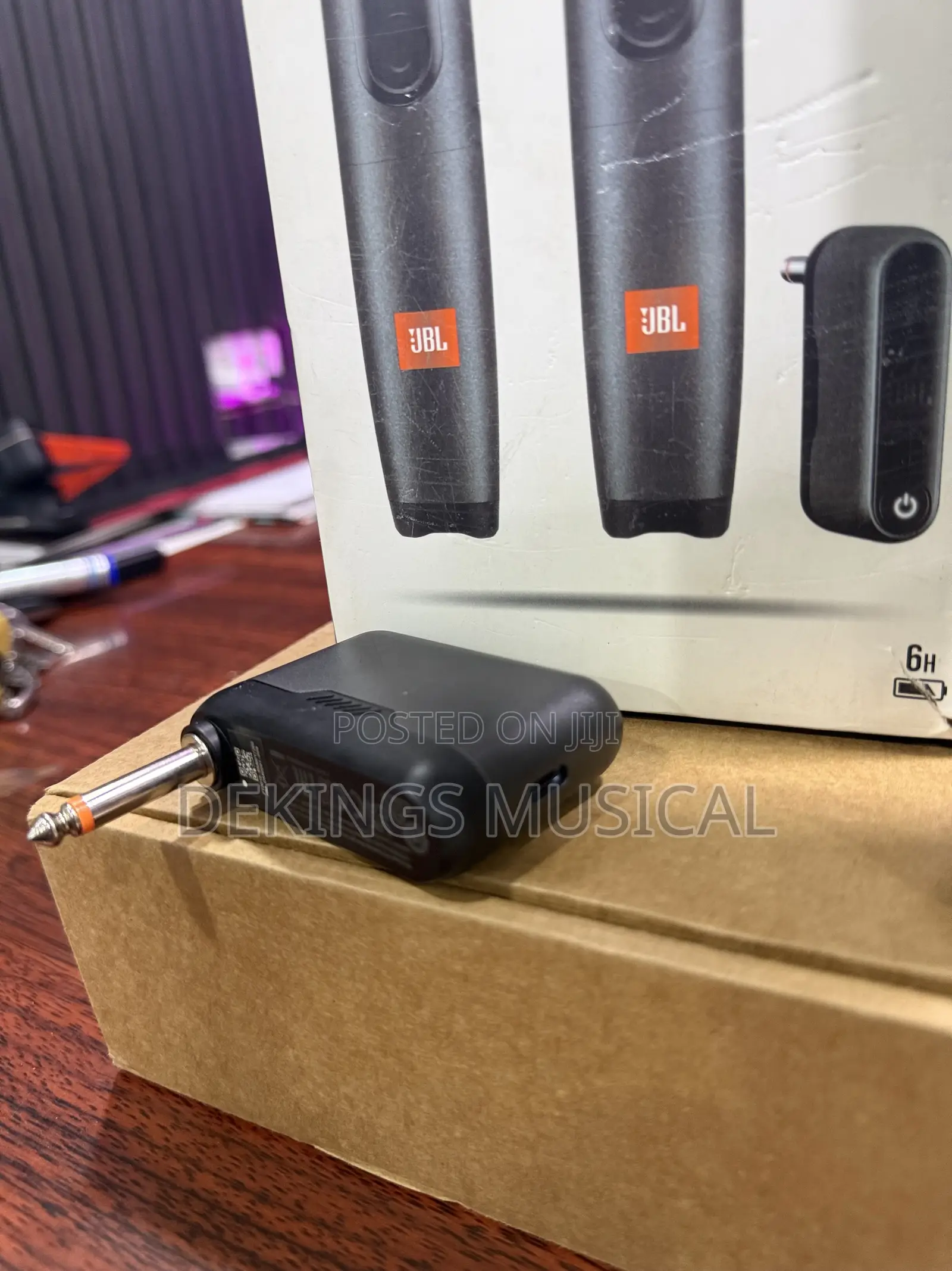 JBL Wireless Microphone With Portable Receiver 2 Handheld Microphone