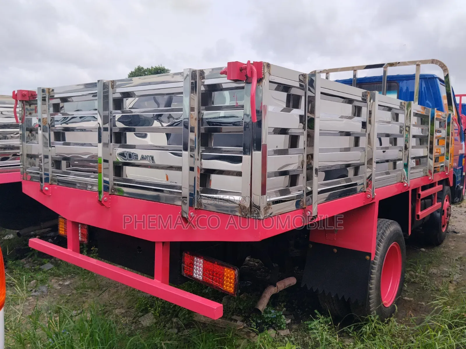 Toyota Dyna200 Sixtires