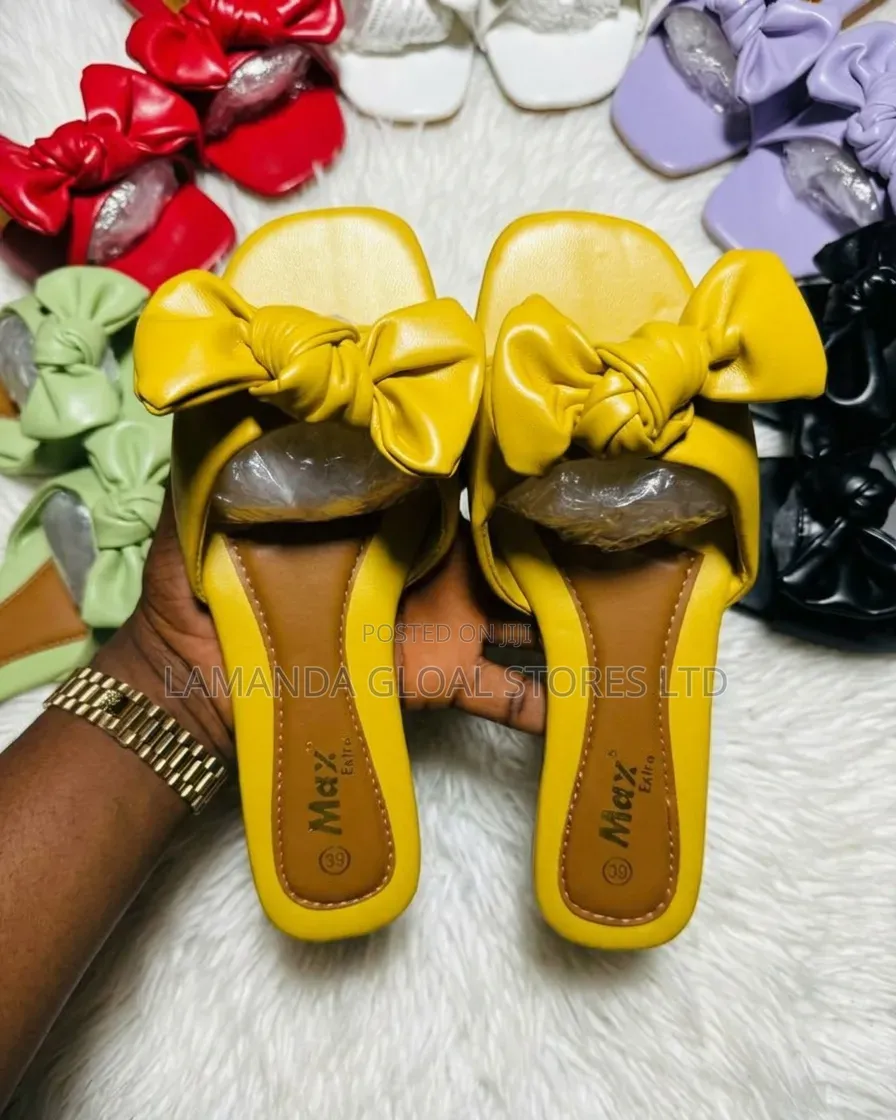 Chic Bow-Detail Flat Slides