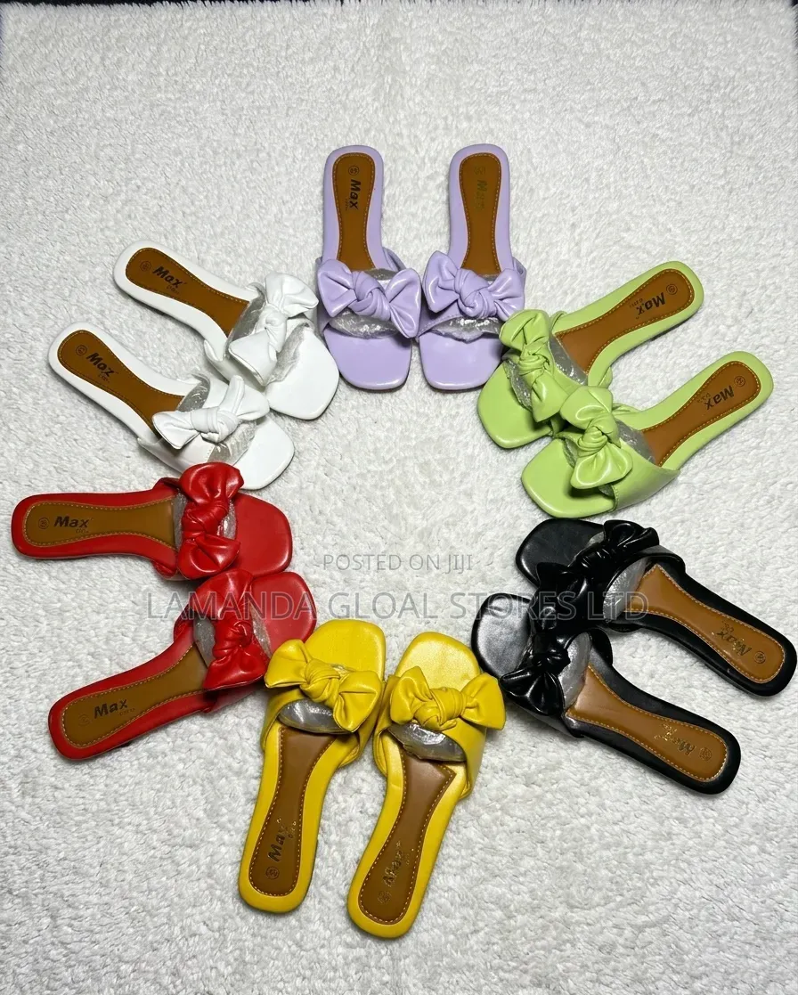 Chic Bow-Detail Flat Slides