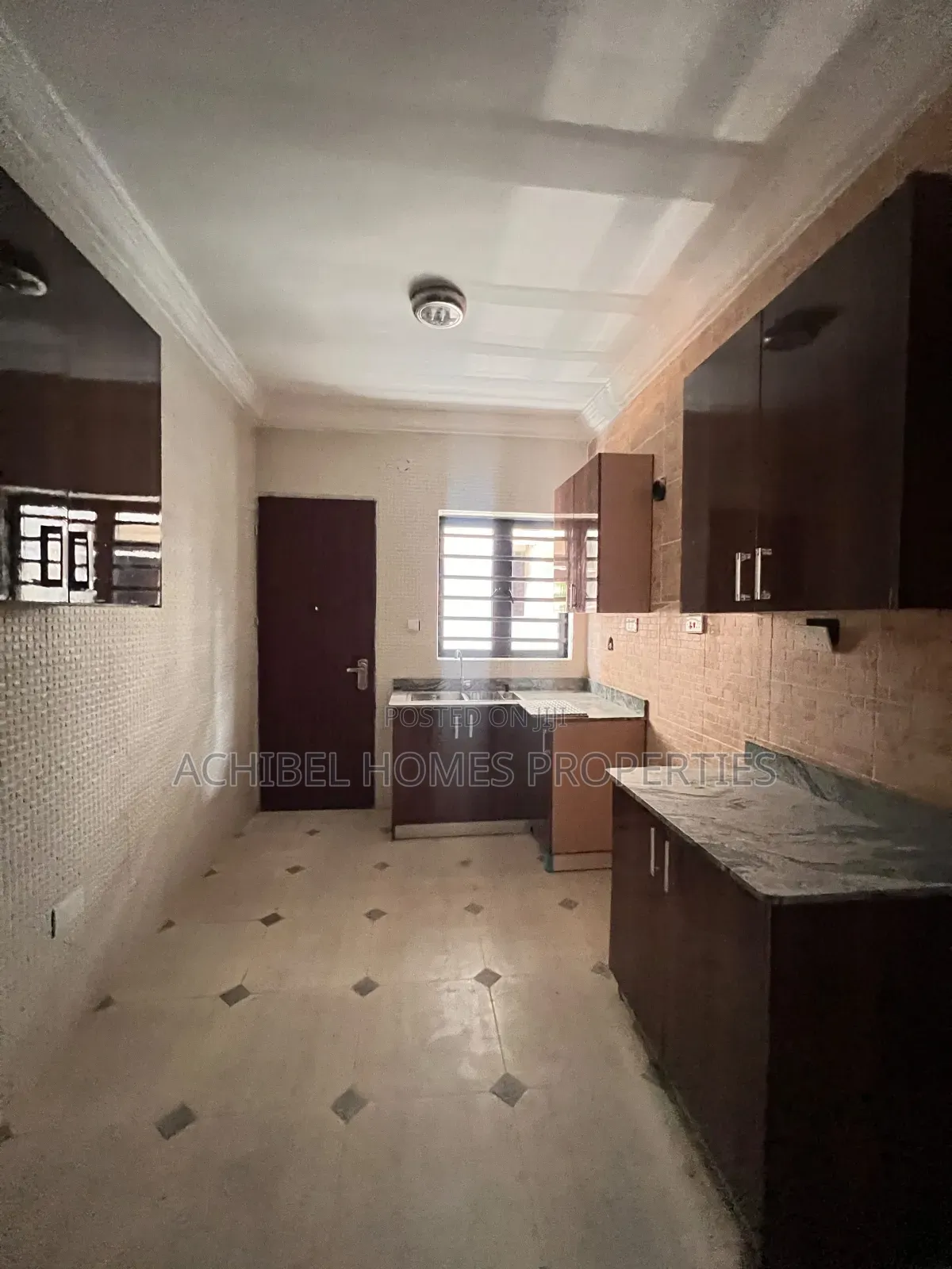 3bdrm Apartment in Off Bourdillon for rent