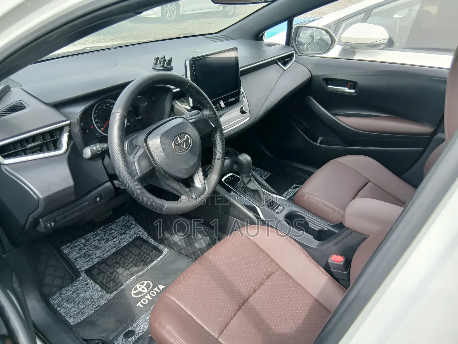 Toyota Corolla LE 2021 White