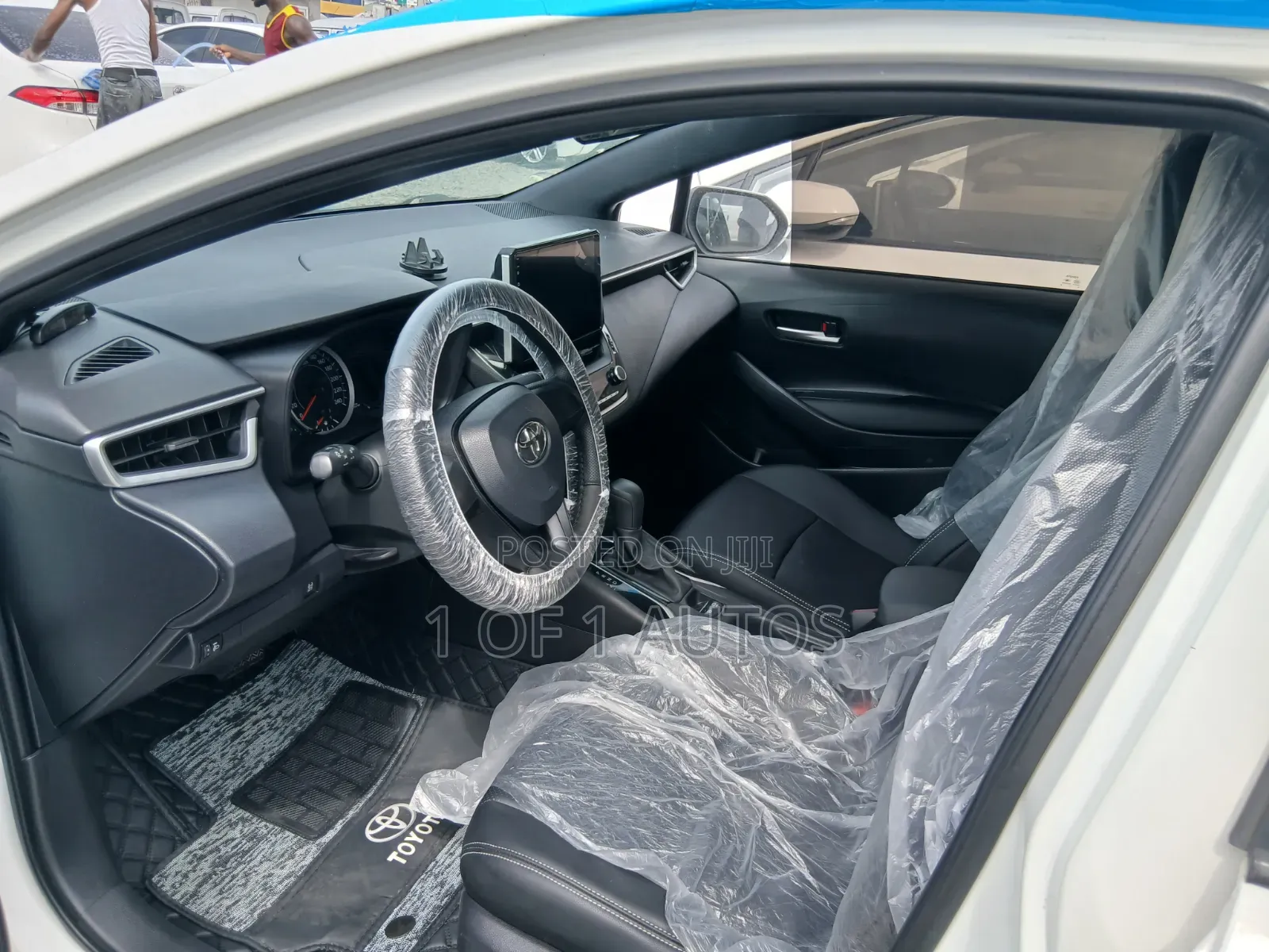 Toyota Corolla LE 2021 White