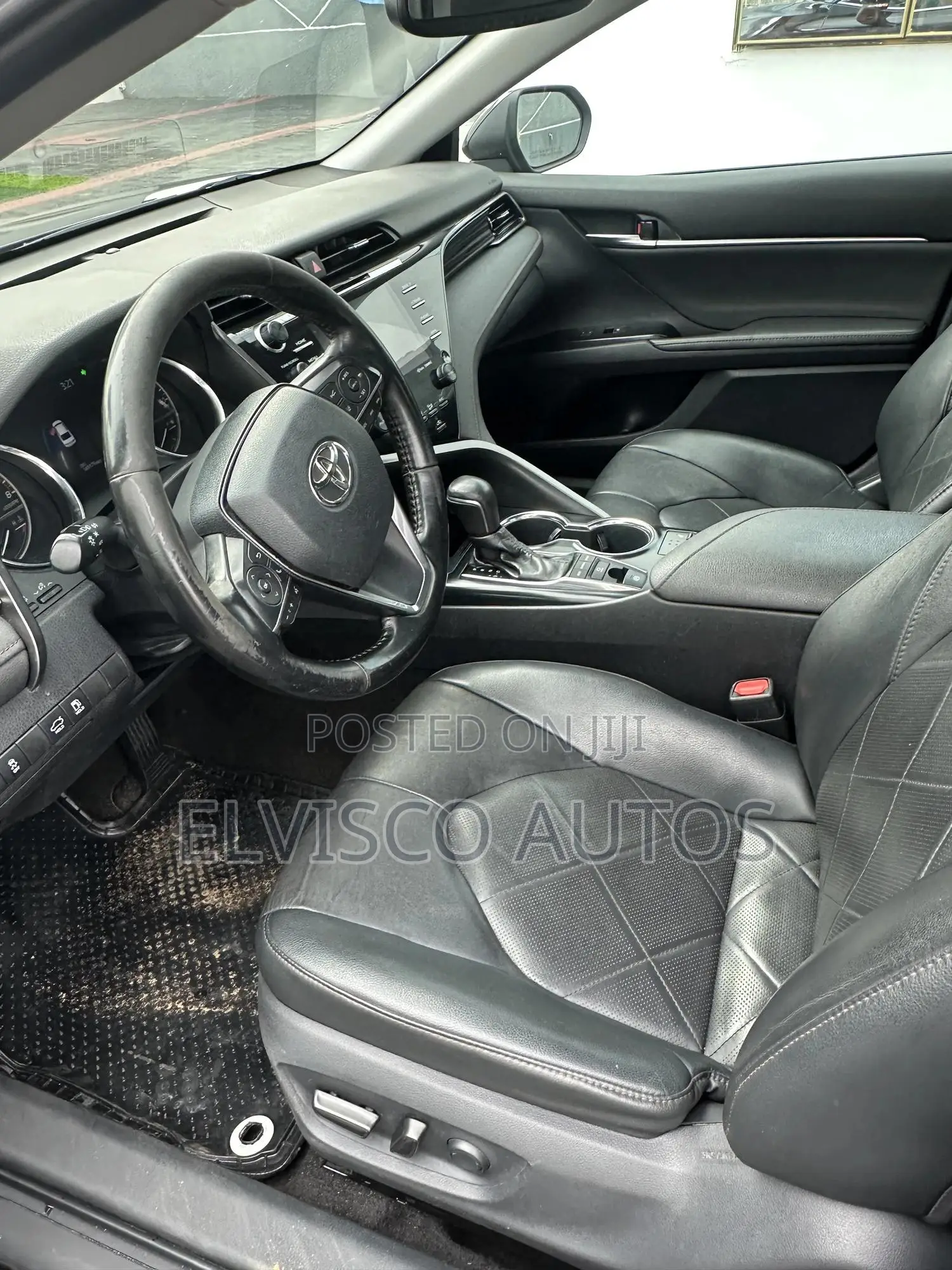 Toyota Camry XLE (2.5L 4cyl 8A) 2019 Black