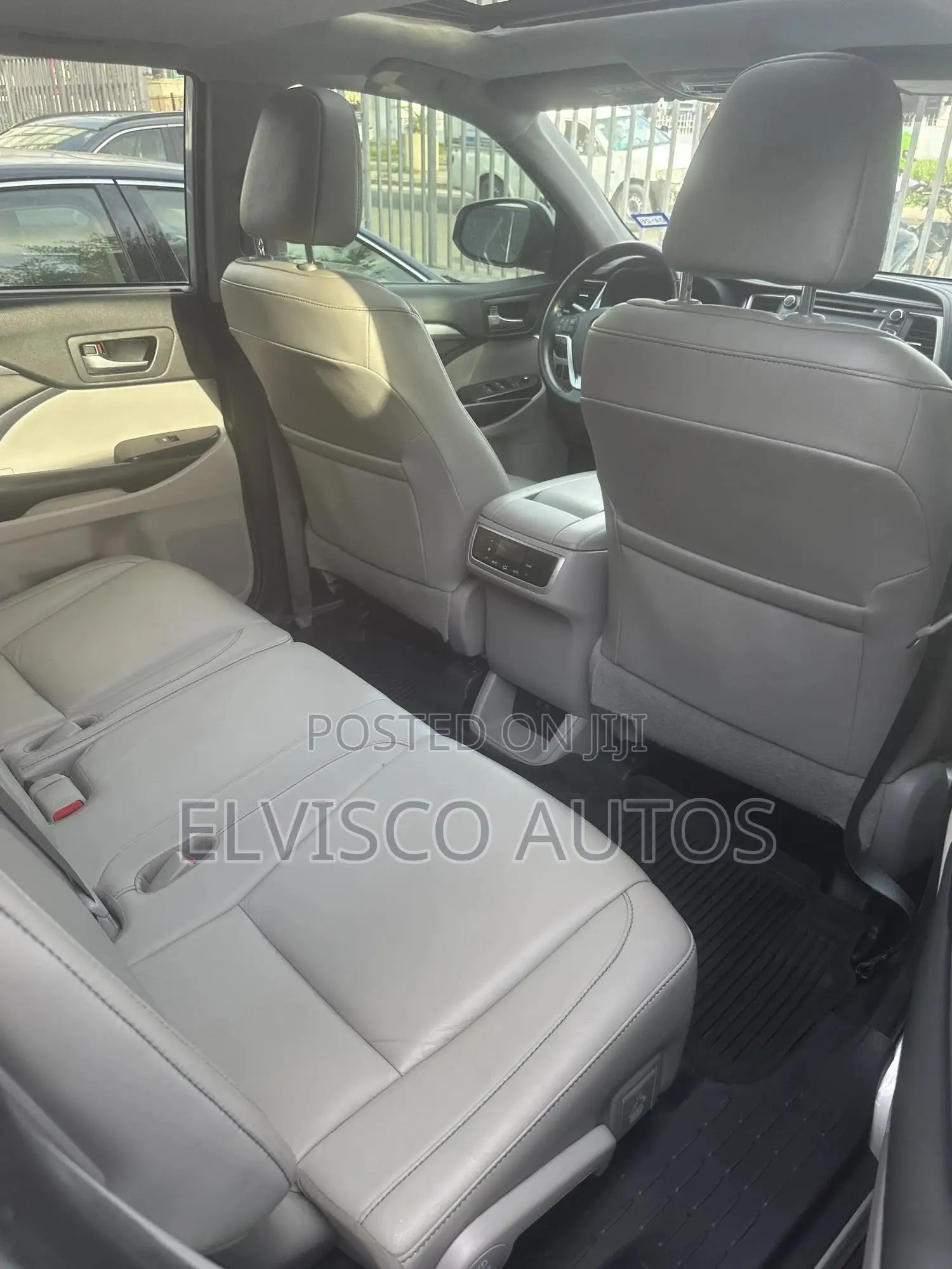 Toyota Highlander XLE 4x4 V6 (3.5L 6cyl 8A) 2018 Gray
