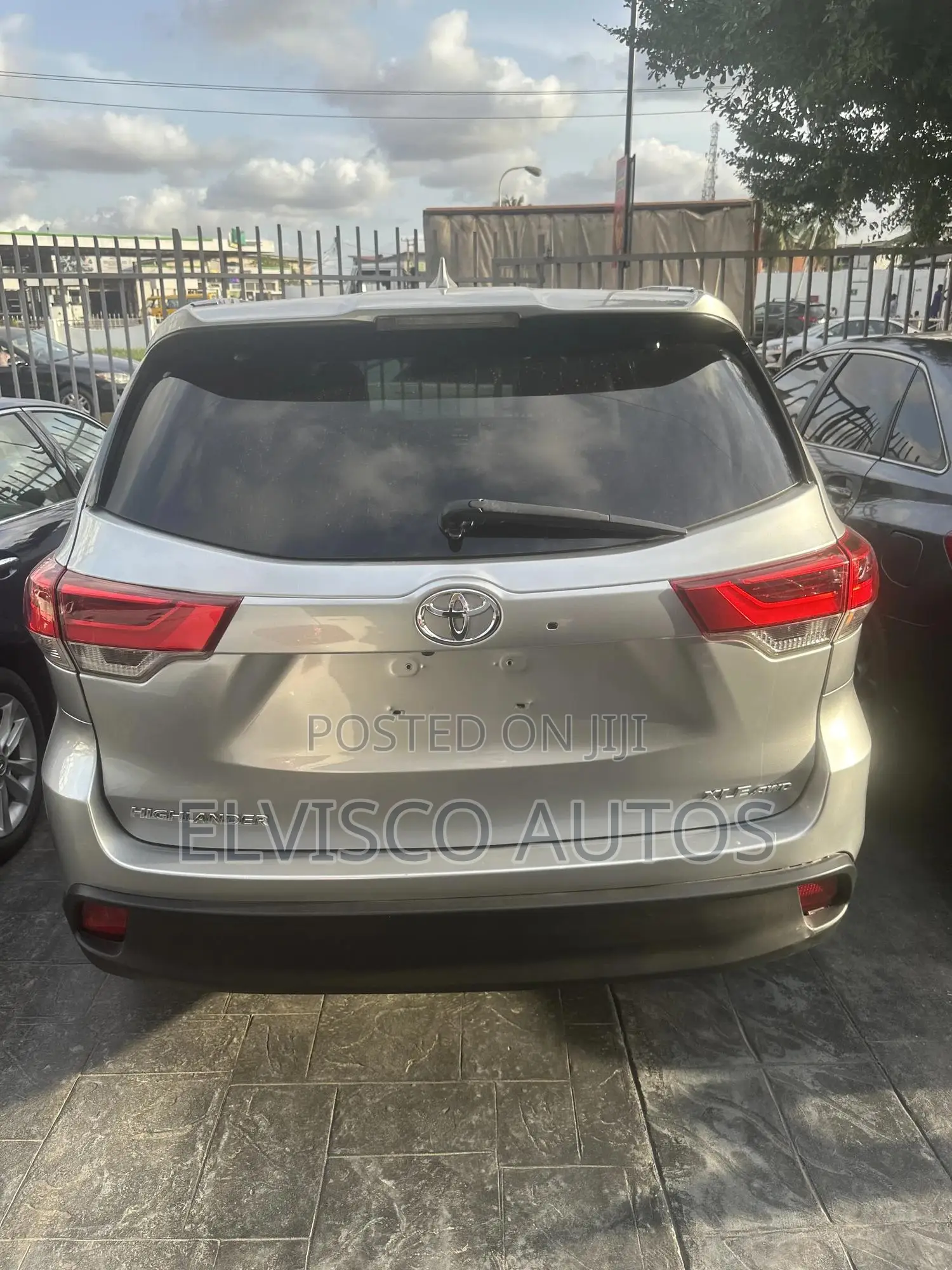 Toyota Highlander XLE 4x4 V6 (3.5L 6cyl 8A) 2018 Gray