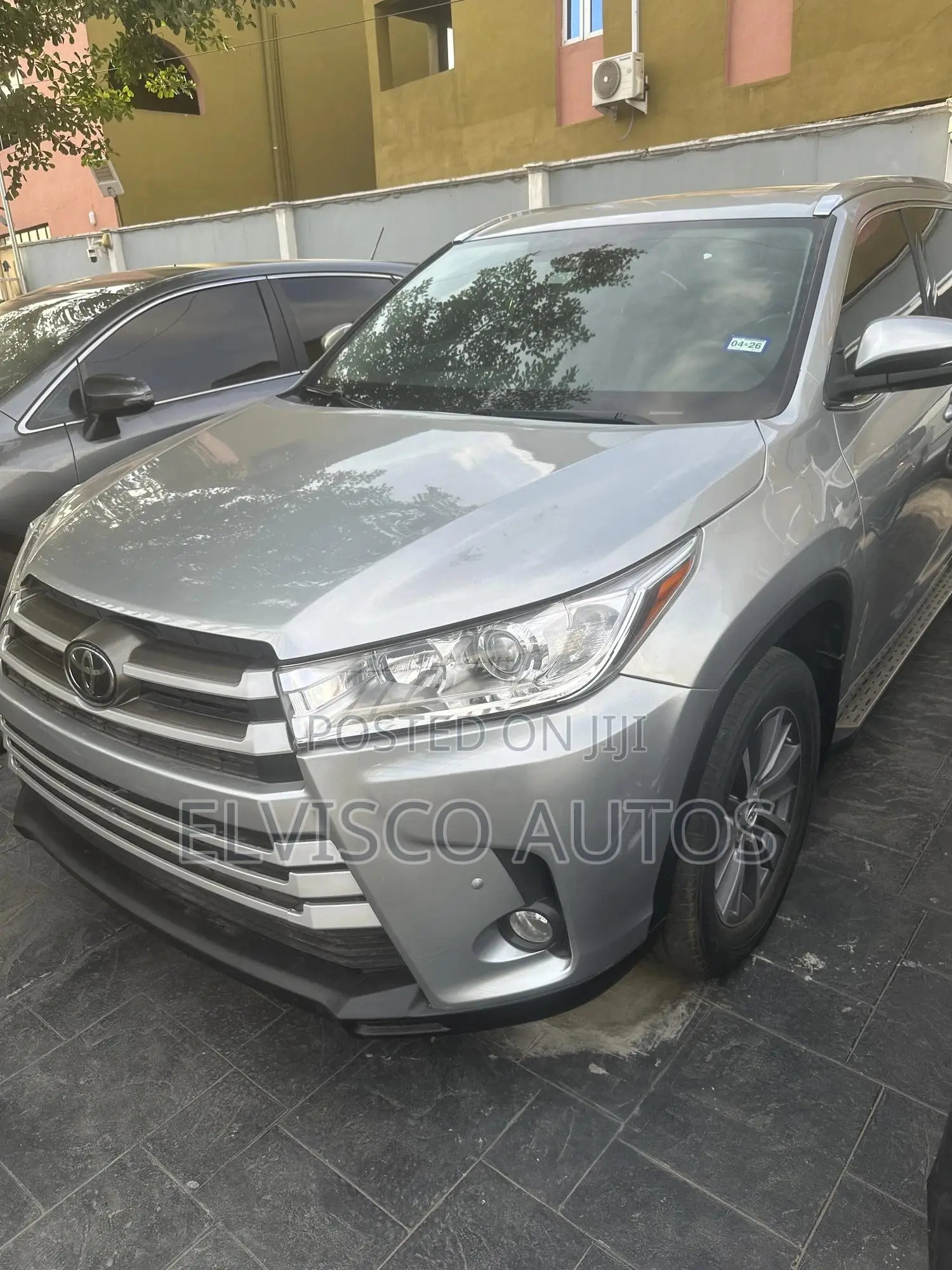Toyota Highlander XLE 4x4 V6 (3.5L 6cyl 8A) 2018 Gray