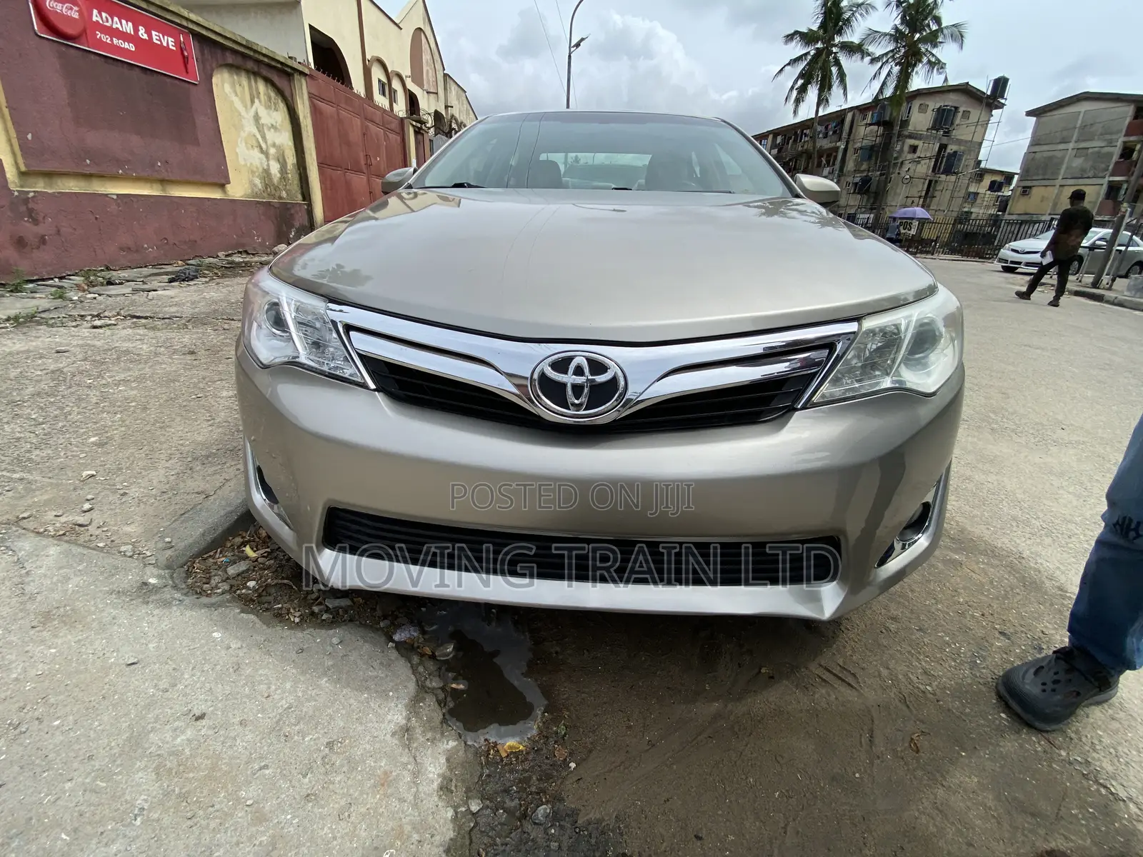 Toyota Camry LE 4dr Sedan (2.5L 4cyl 6A) 2013 Gold