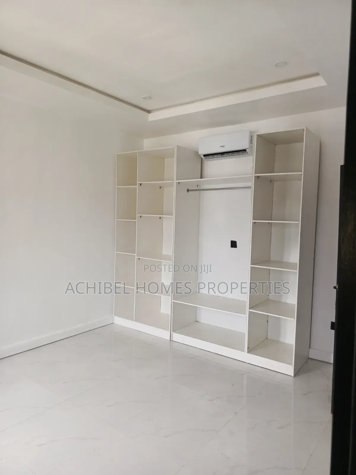 Mini Flat in Off Bourdillon for rent