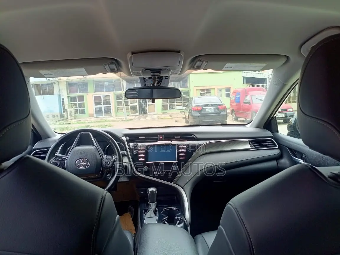 Toyota Camry SE FWD 2020 Gray