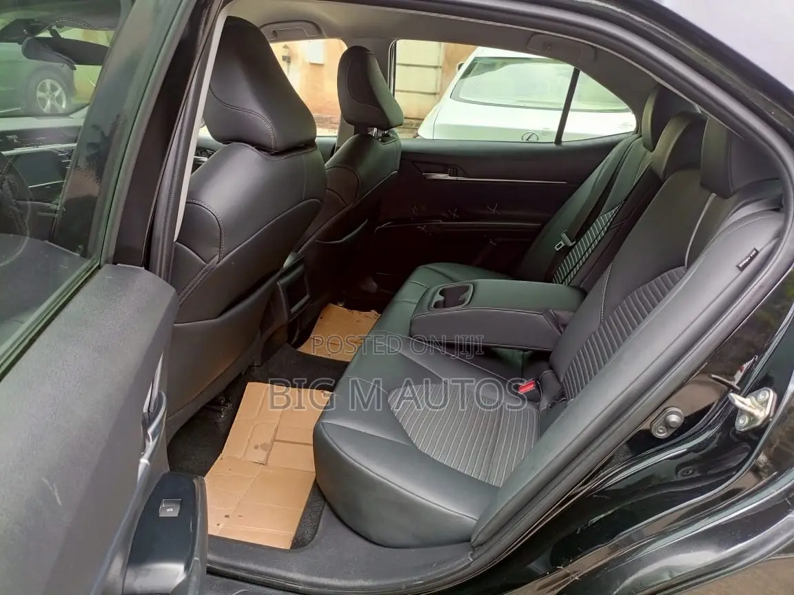 Toyota Camry SE FWD 2020 Gray