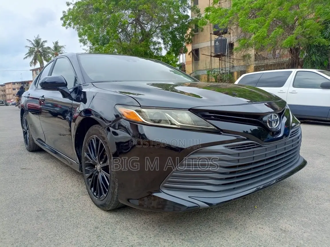 Toyota Camry SE FWD 2020 Gray
