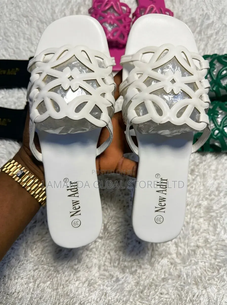New Adir Cut-Out Fashion Slides