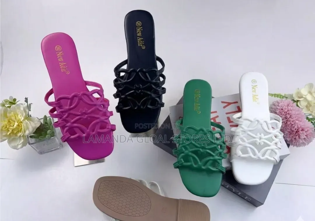 New Adir Cut-Out Fashion Slides