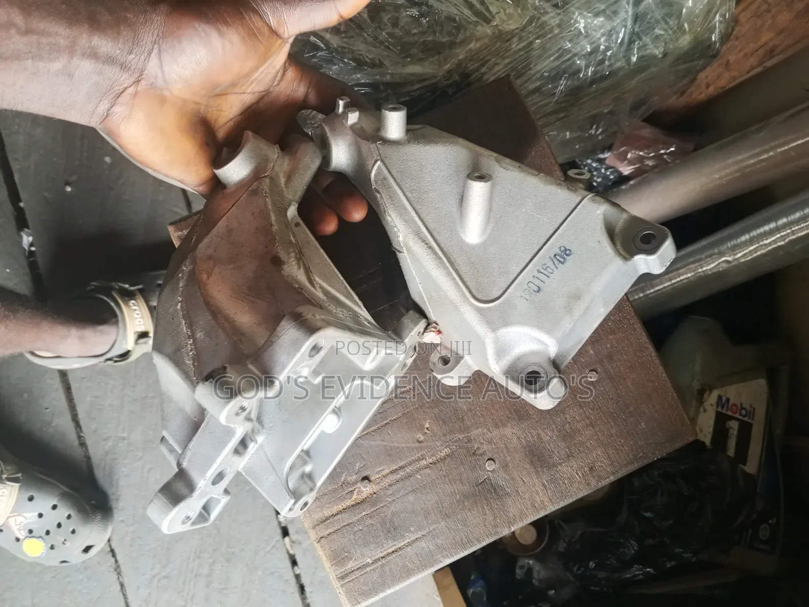 Engine Seat Hanger Ml W166
