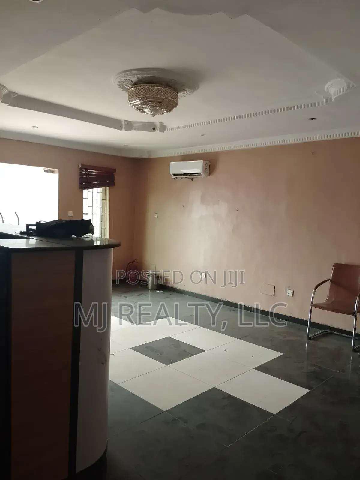 Ikeja: 27 Rooms Hotel for Lease