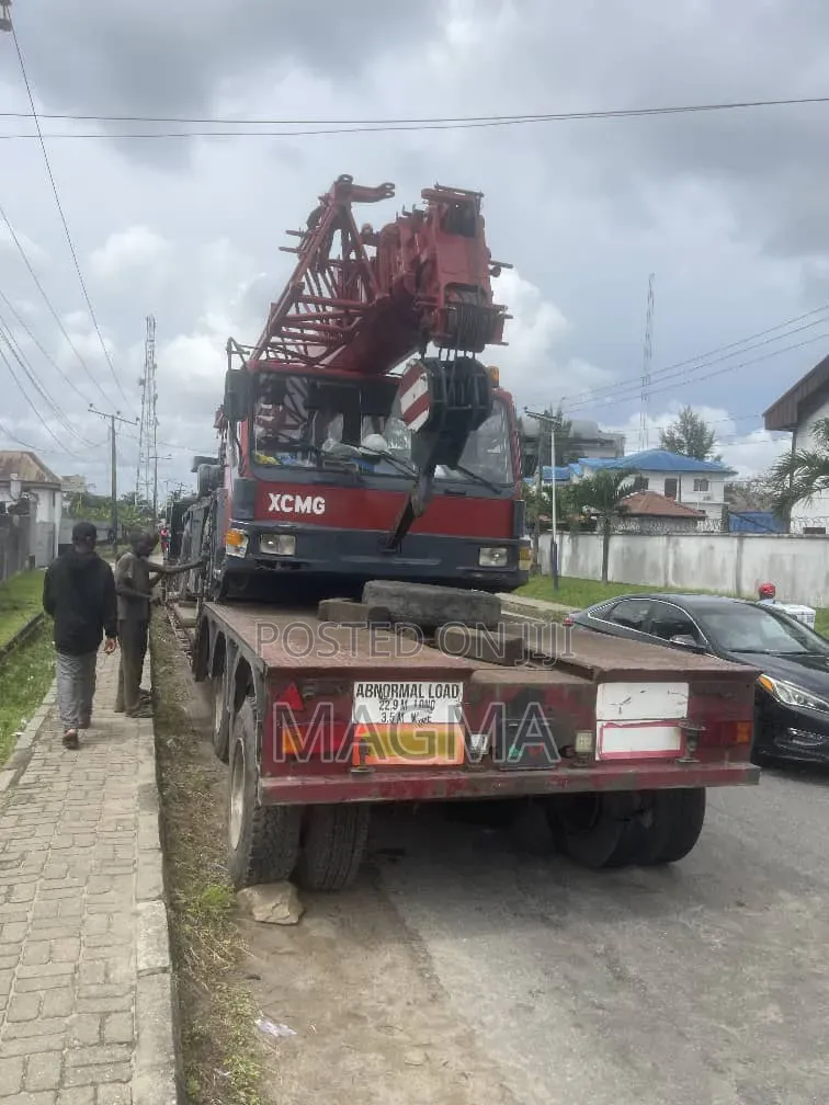 Low Bed Trucks Available for Lease - 30 to 120 Tons