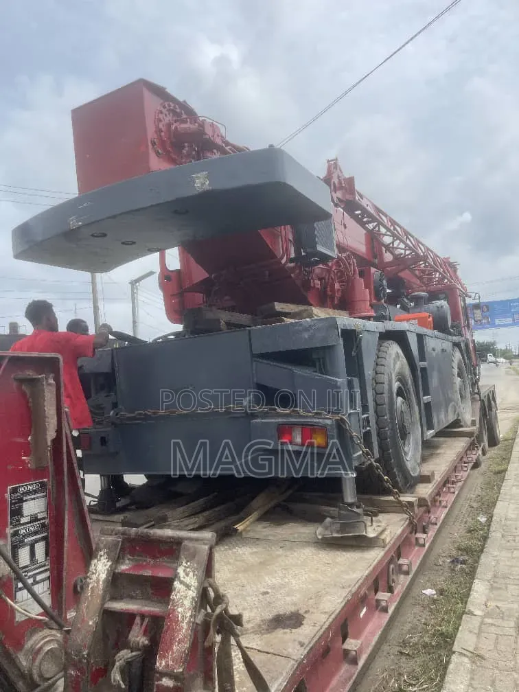 Low Bed Trucks Available for Lease - 30 to 120 Tons