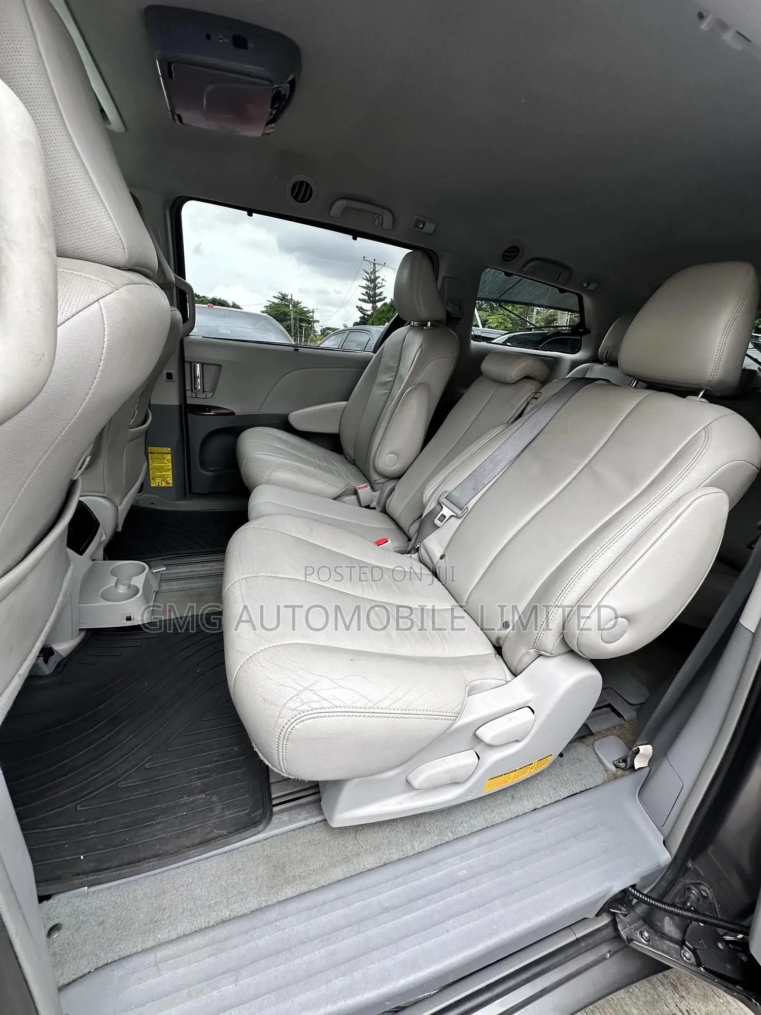 Toyota Sienna XLE AWD 7-Passenger 2013 Gray