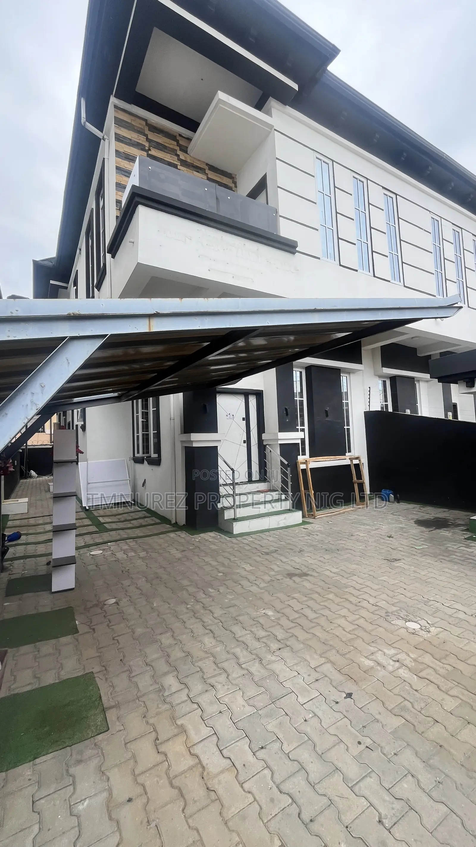 4bdrm Duplex in Ikota Estate for rent