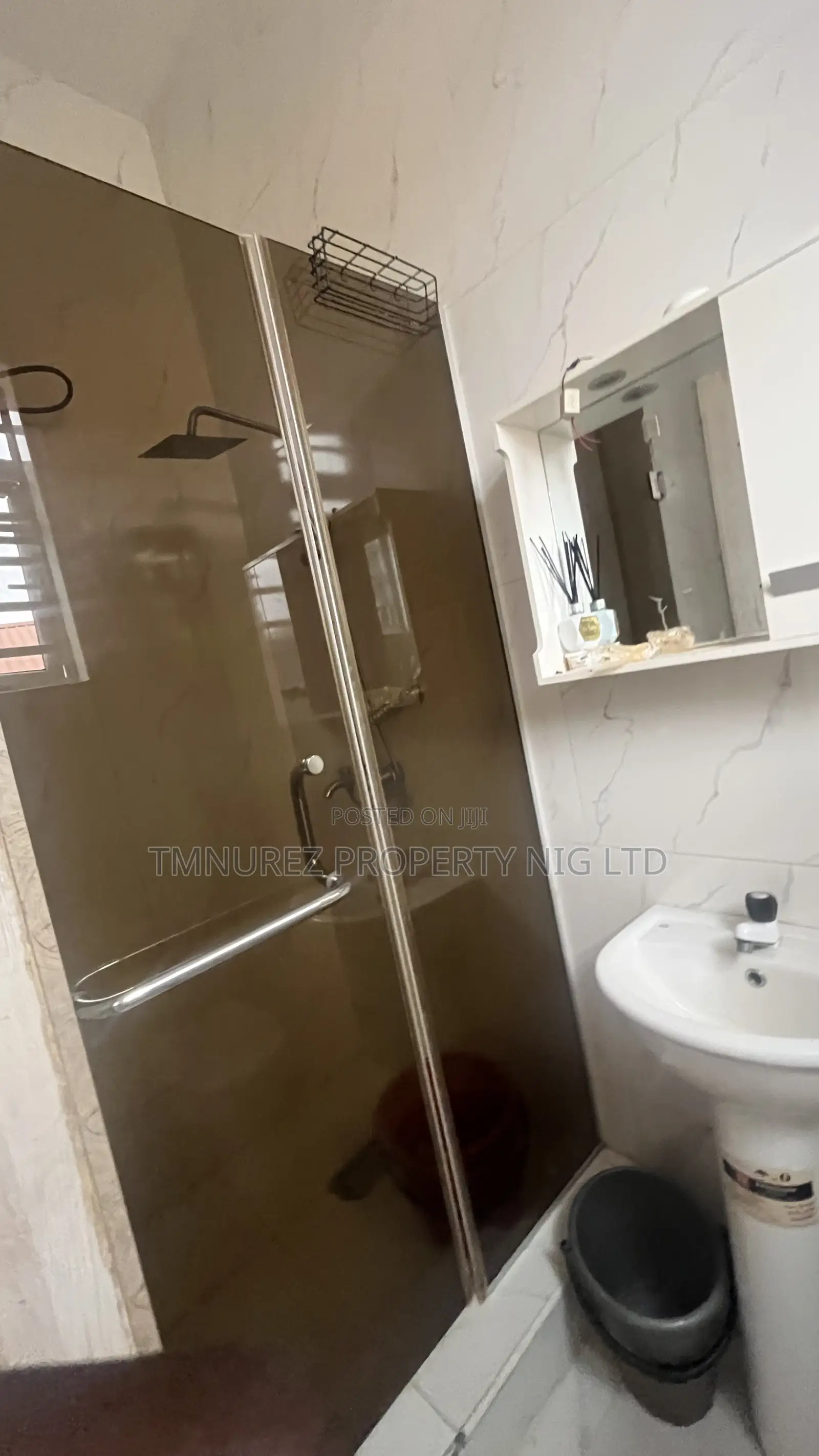 4bdrm Duplex in Ikota Estate for rent