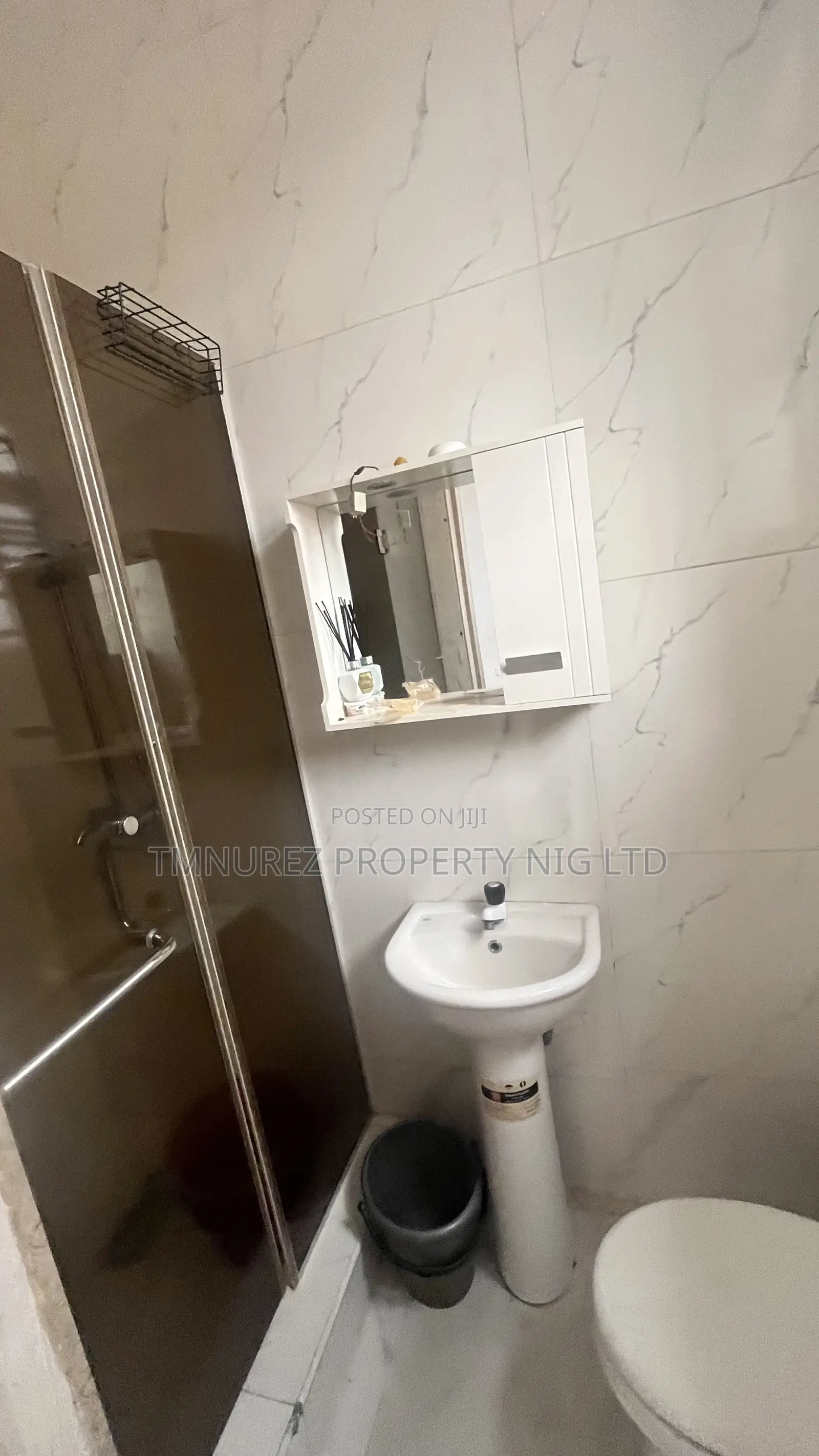 4bdrm Duplex in Ikota Estate for rent