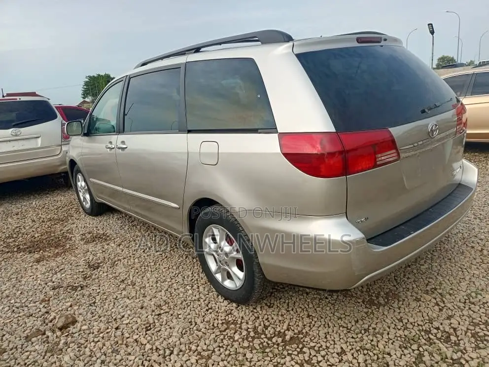 Toyota Sienna XLE Limited AWD 2006 Gold