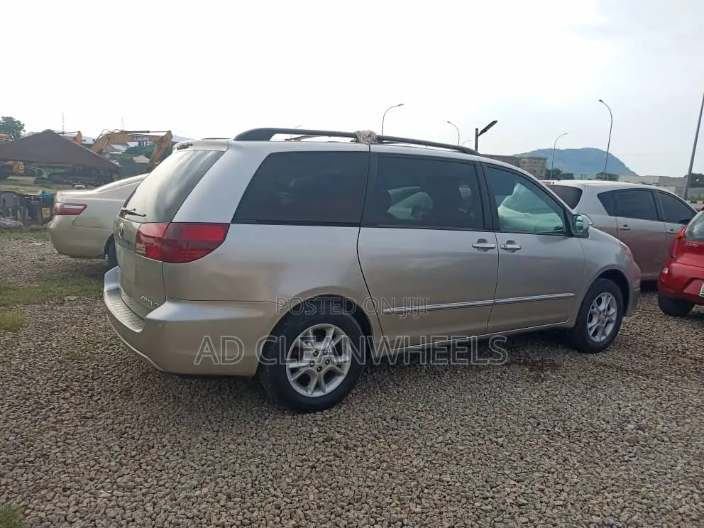 Toyota Sienna XLE Limited AWD 2006 Gold