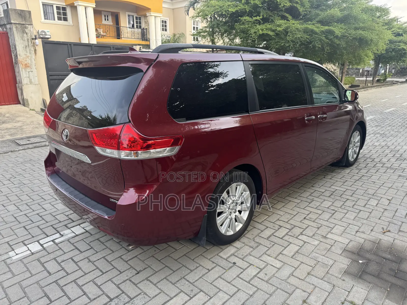 Toyota Sienna Limited 7-Passenger 4dr Minivan AWD (3.5L 6cyl 6A) 2014