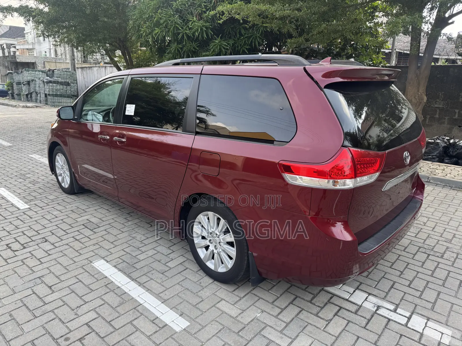 Toyota Sienna Limited 7-Passenger 4dr Minivan AWD (3.5L 6cyl 6A) 2014