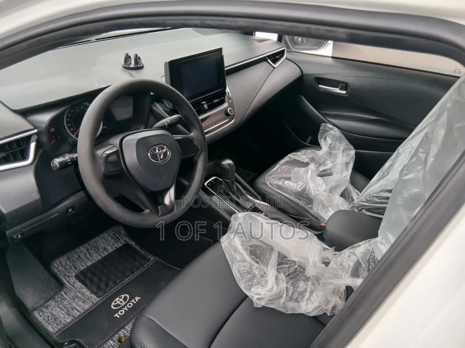Toyota Corolla LE 2022 White