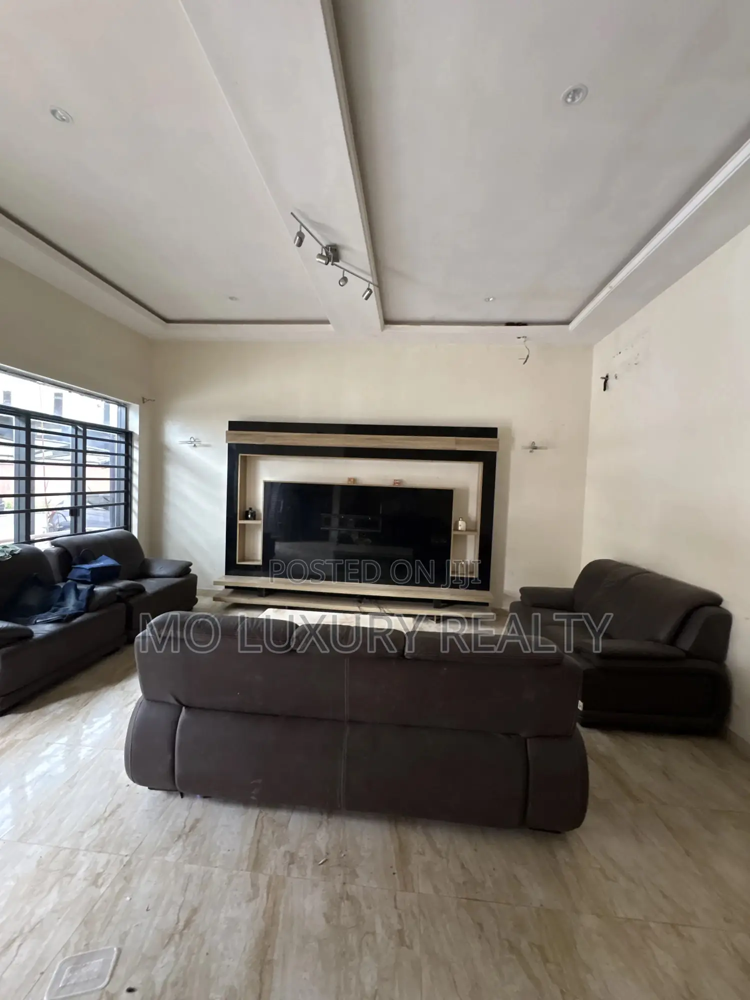 4bdrm Townhouse / Terrace in Casaloma Court, Ikate for rent