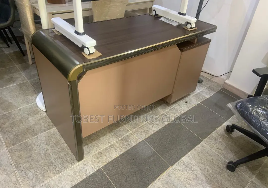 1.4 Mtr Cubic Office Table