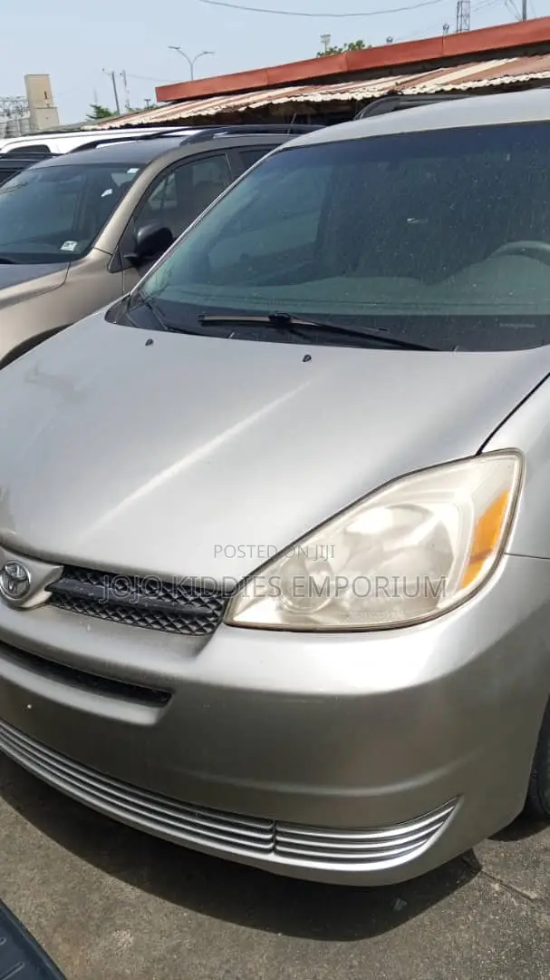 Toyota Sienna 2005 Silver