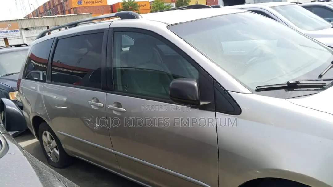 Toyota Sienna 2005 Silver