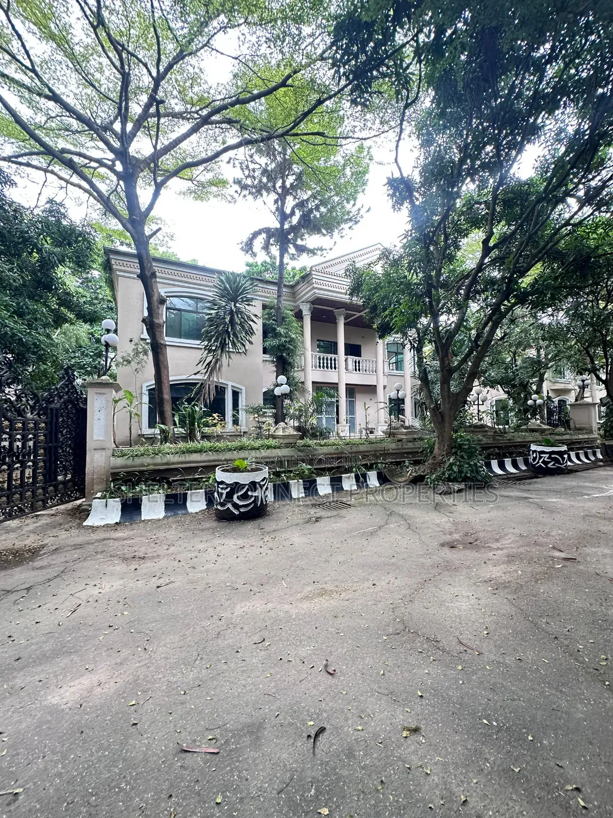 2bdrm Apartment in Lekki Expressway for rent
