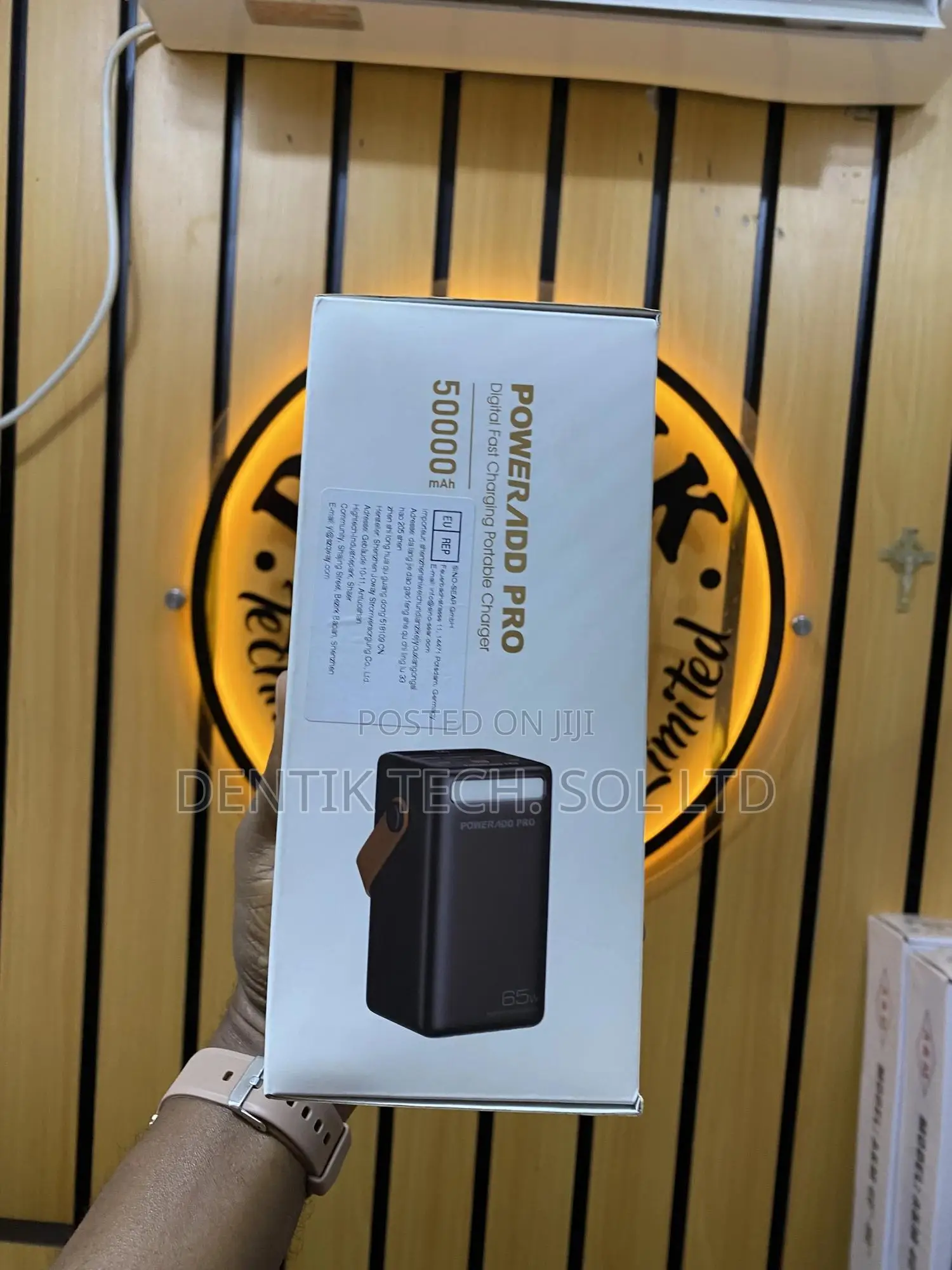 50,000mah Ultra Portable Power Bank With 2 Inputs 4 Outputs