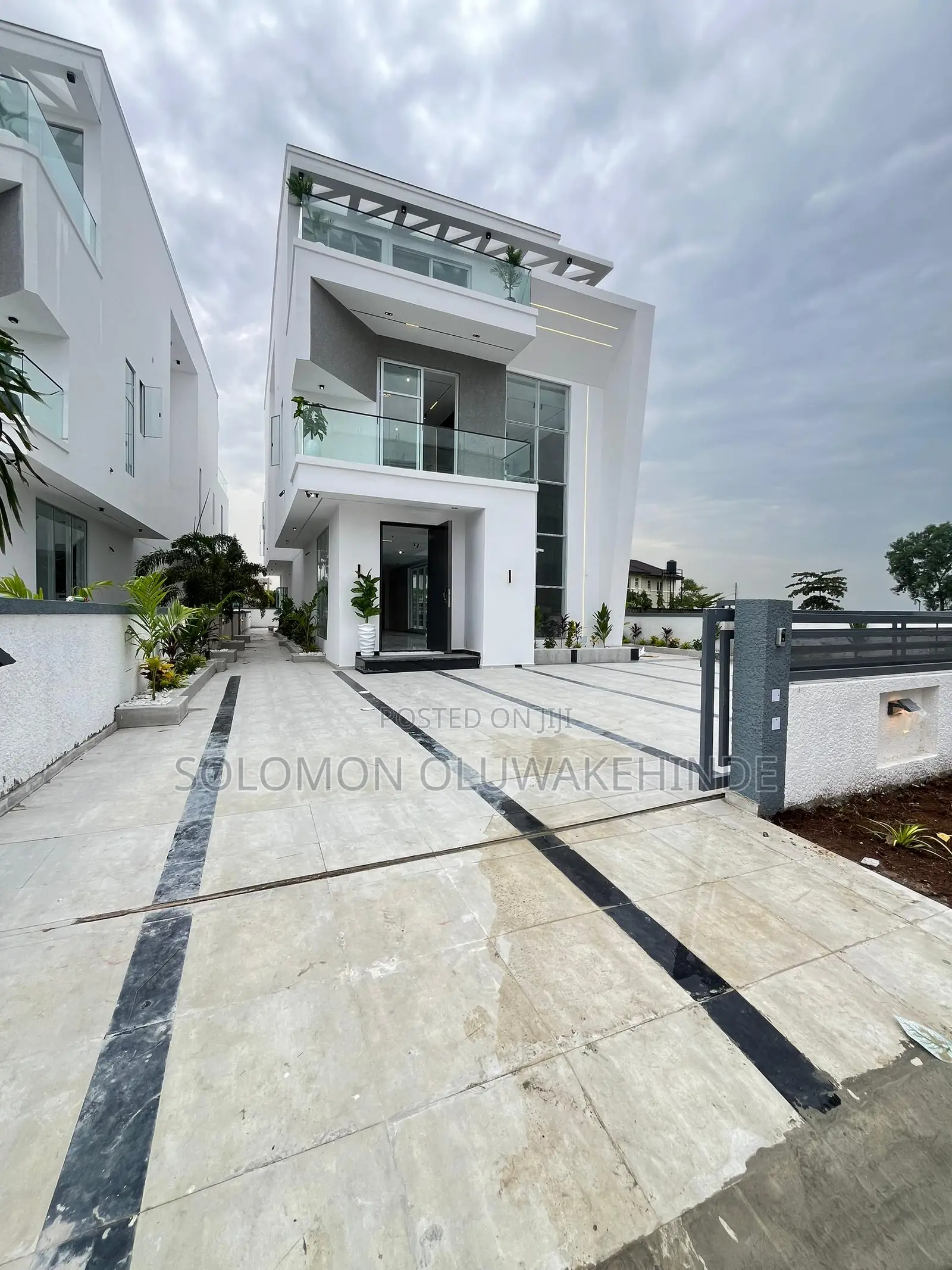5bdrm Duplex in Osapa London for sale