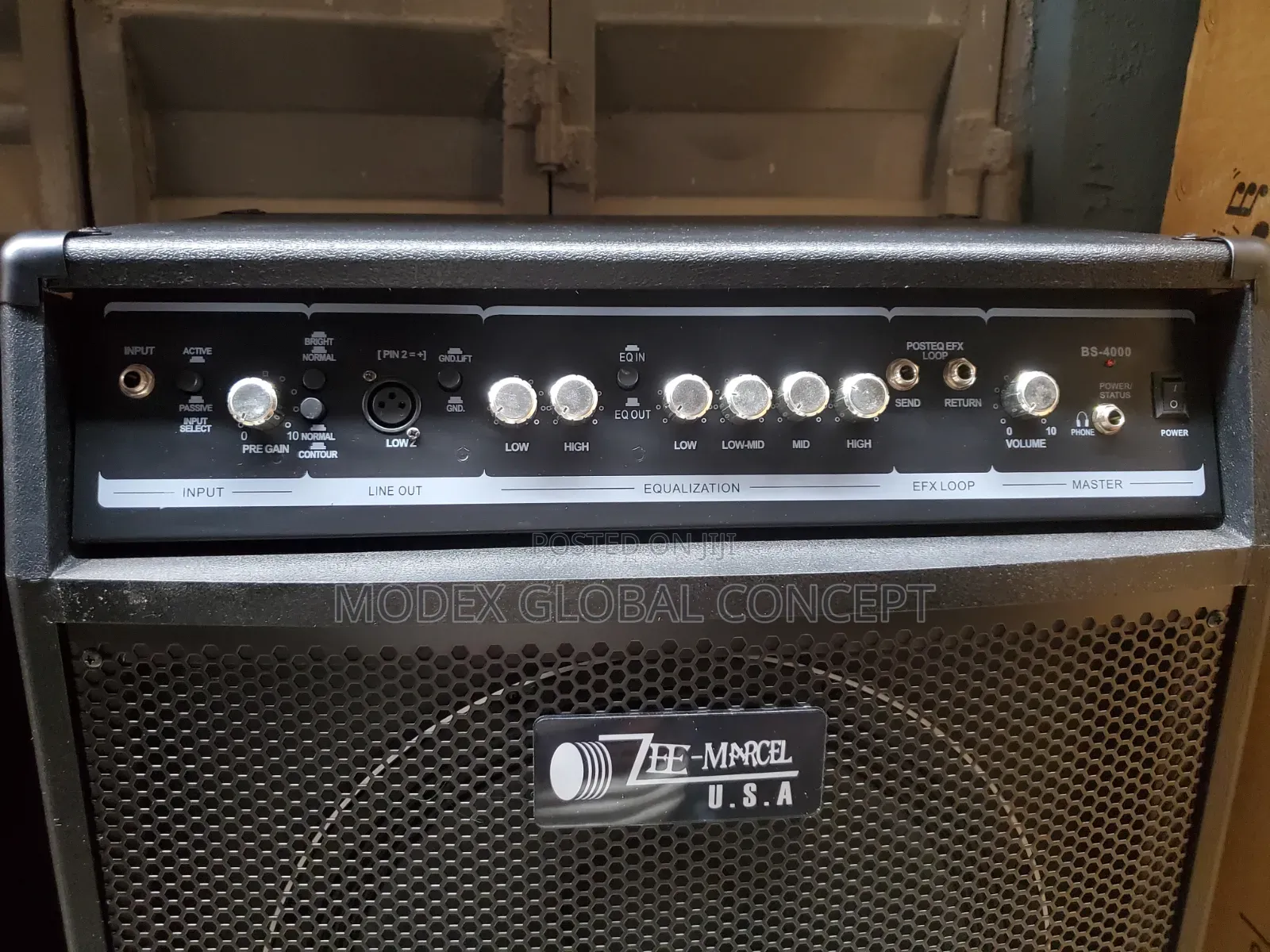 Zee-Marcel U.S.A. Bs-4000 Bass Combo Amplifier.