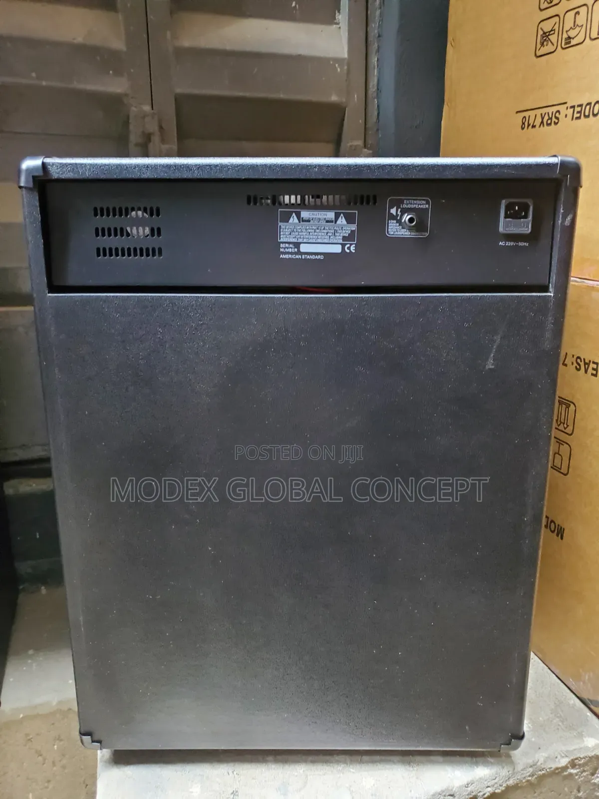 Zee-Marcel U.S.A. Bs-4000 Bass Combo Amplifier.