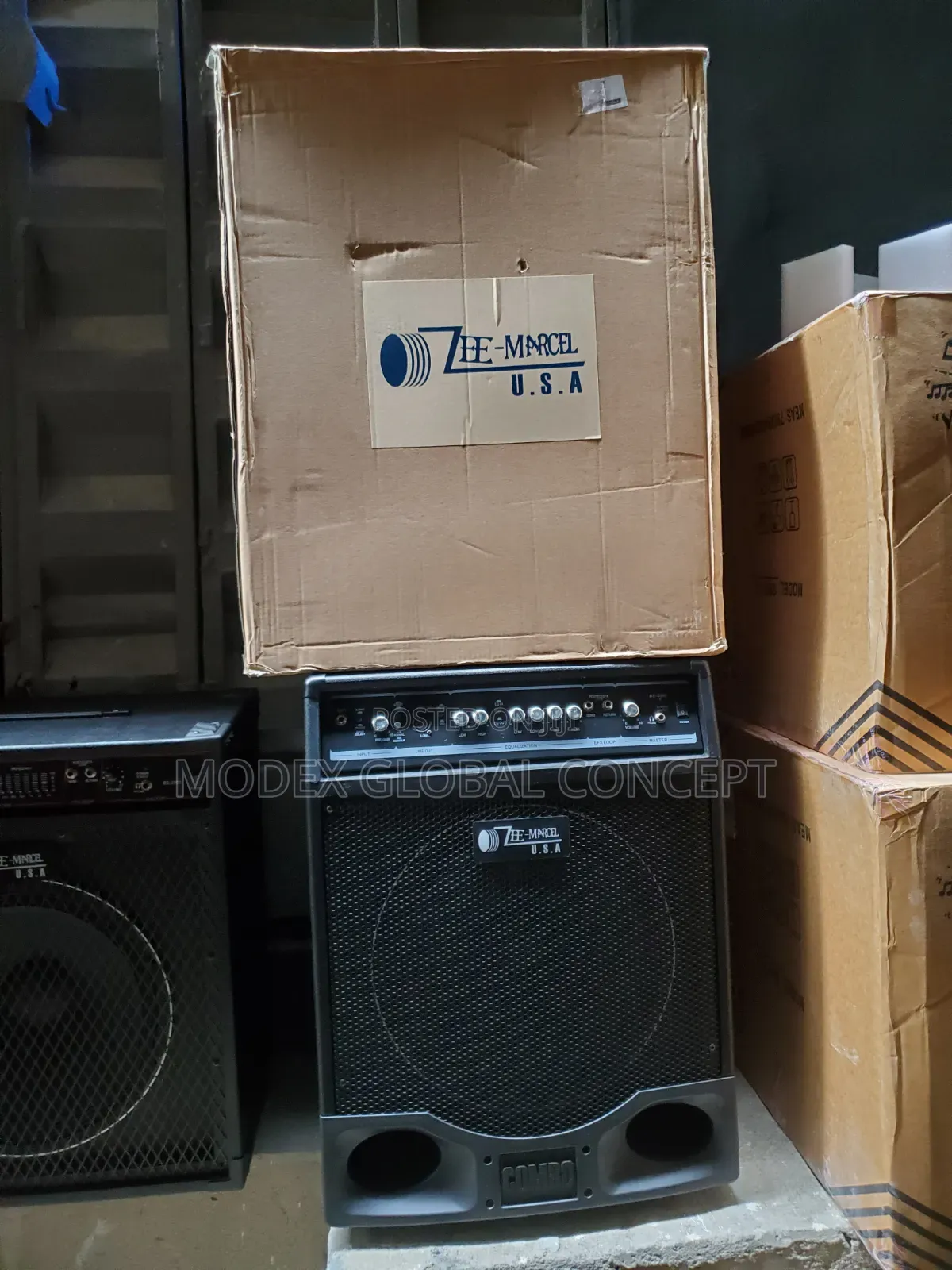 Zee-Marcel U.S.A. Bs-4000 Bass Combo Amplifier.