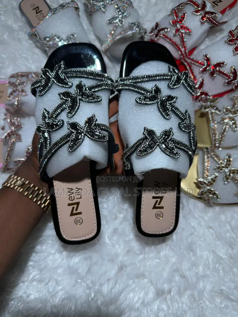 New Lily Luxury Rhinestone Butterfly Slides