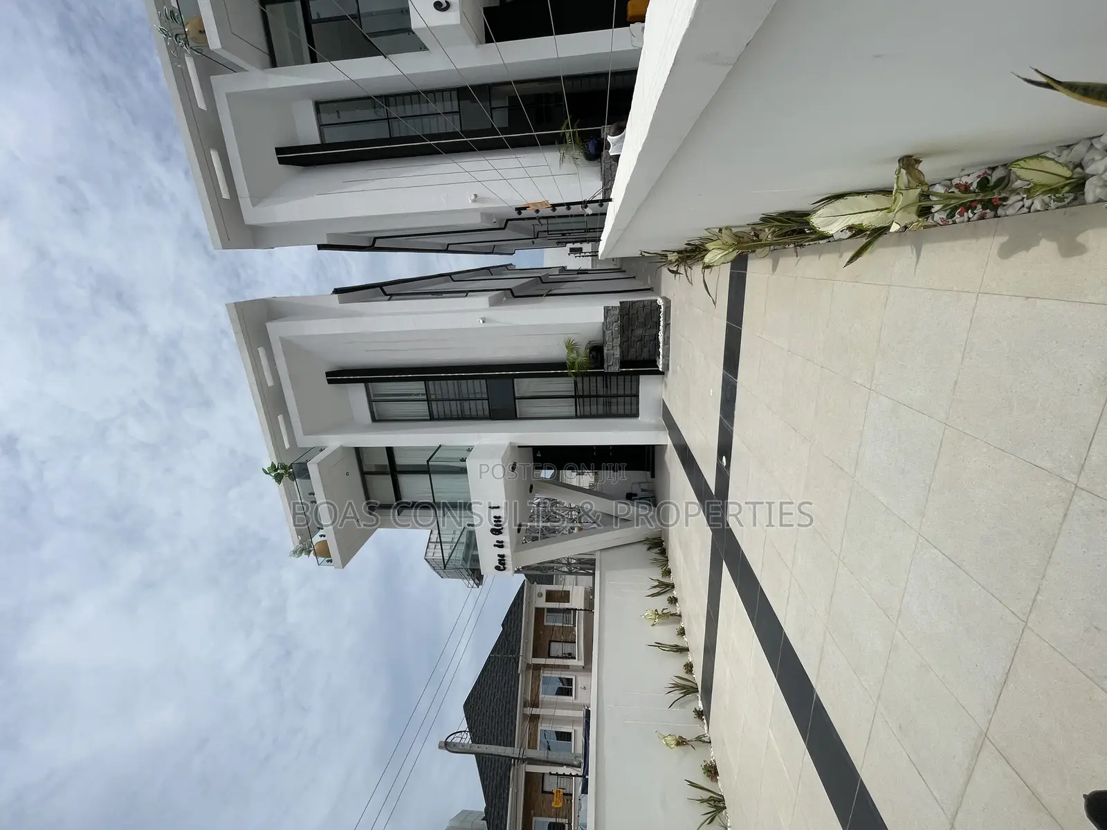 4bdrm Duplex in Ikota for sale