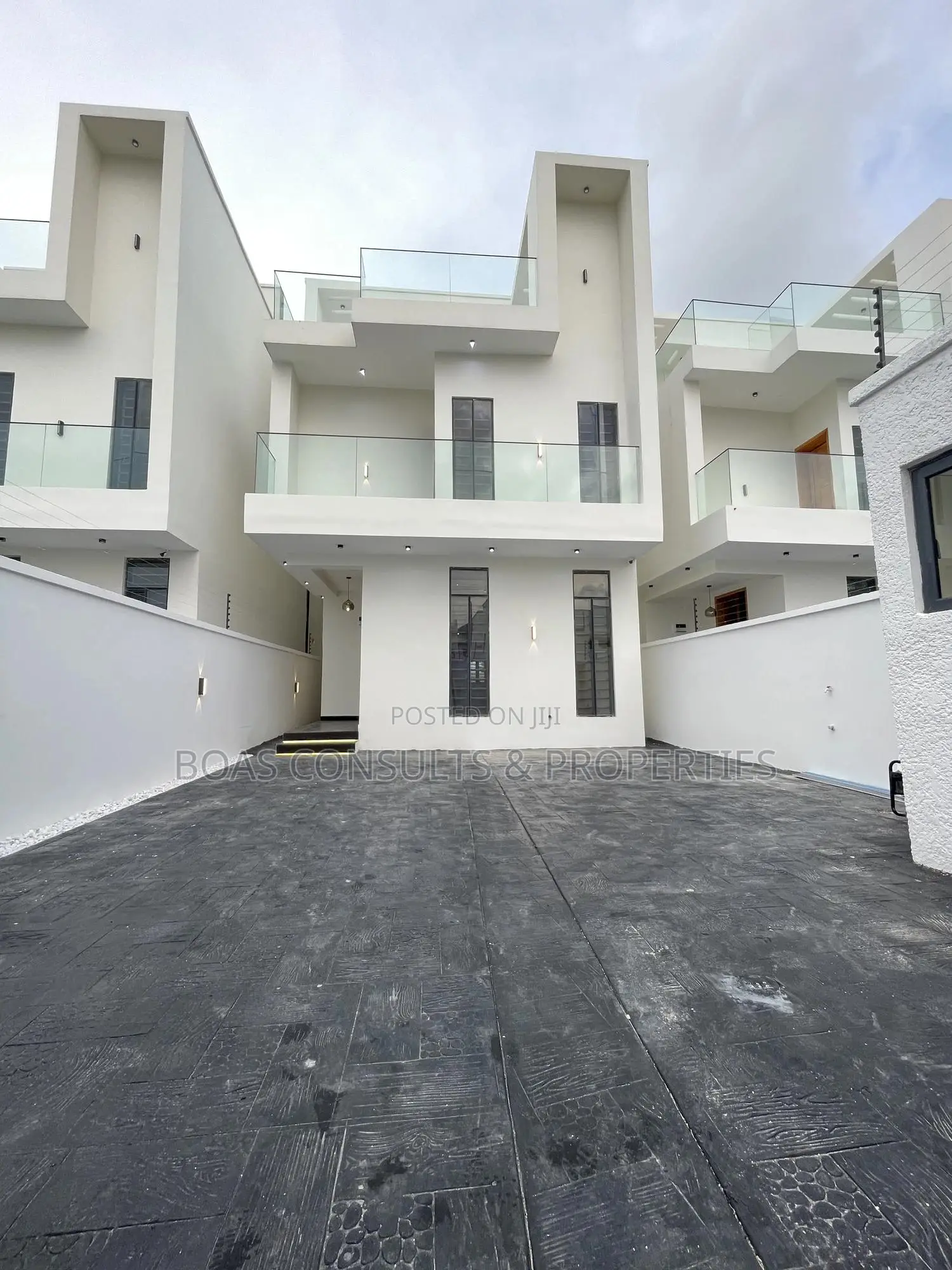 4bdrm Duplex in Ikota for sale