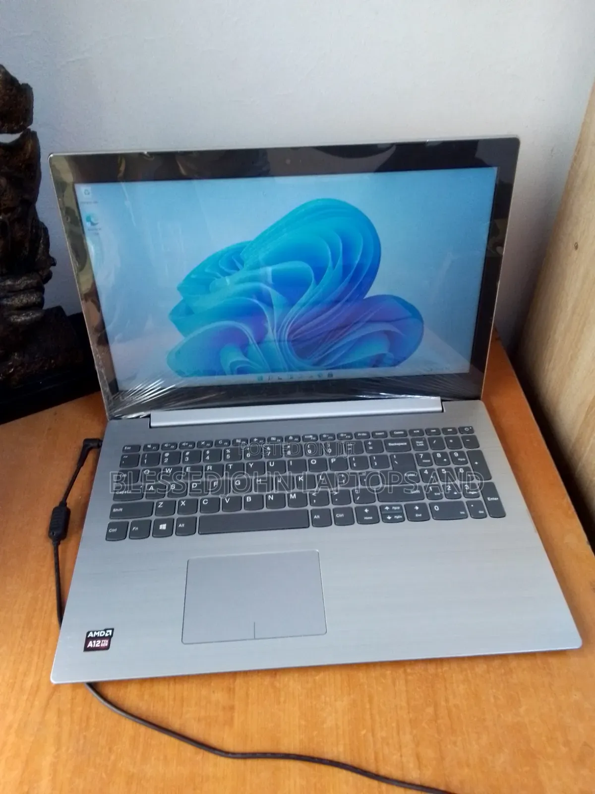 Laptop Lenovo IdeaPad 320 8GB AMD Ryzen 7 HDD 1T