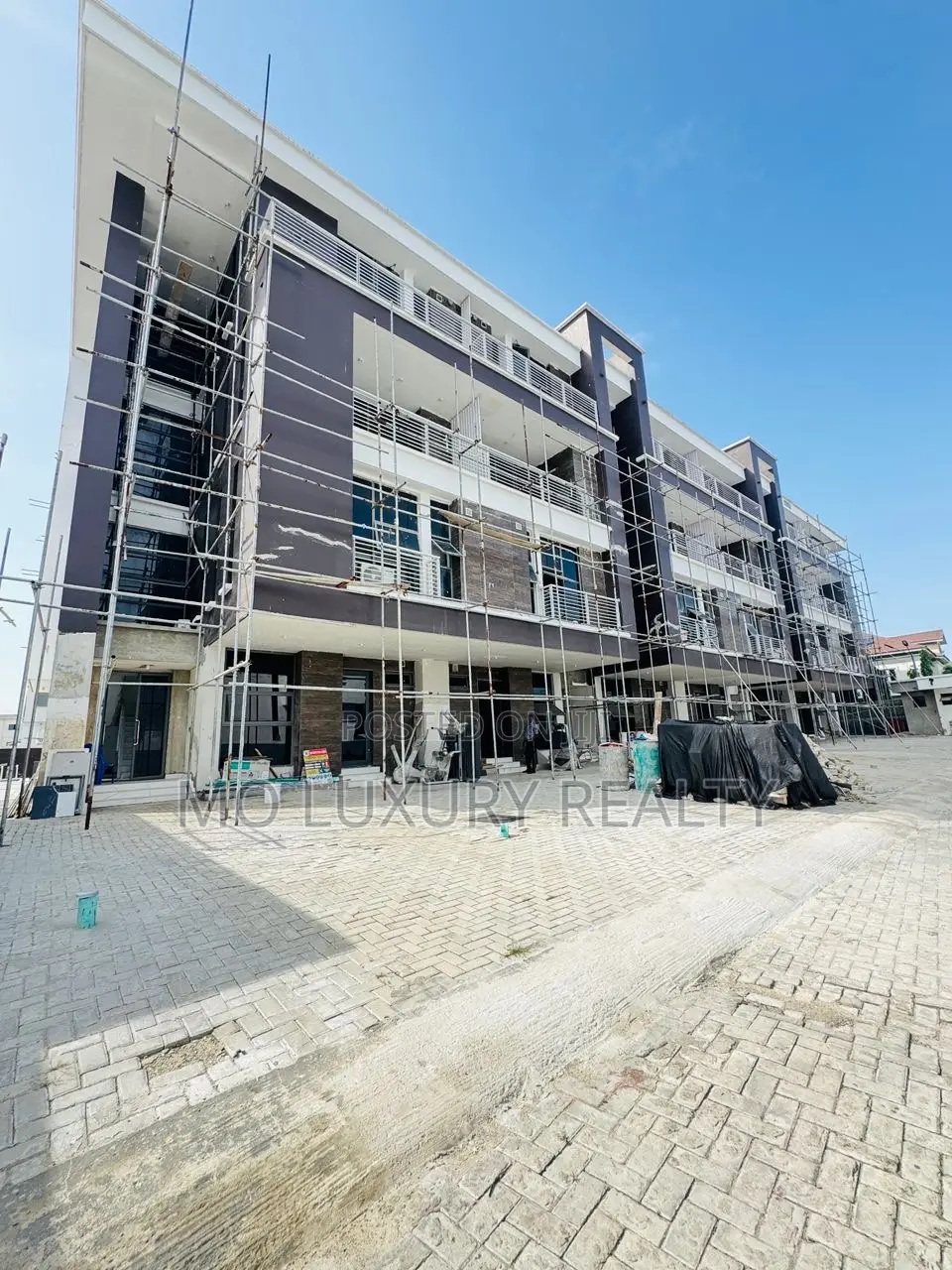 3bdrm Apartment in Osapa london for rent