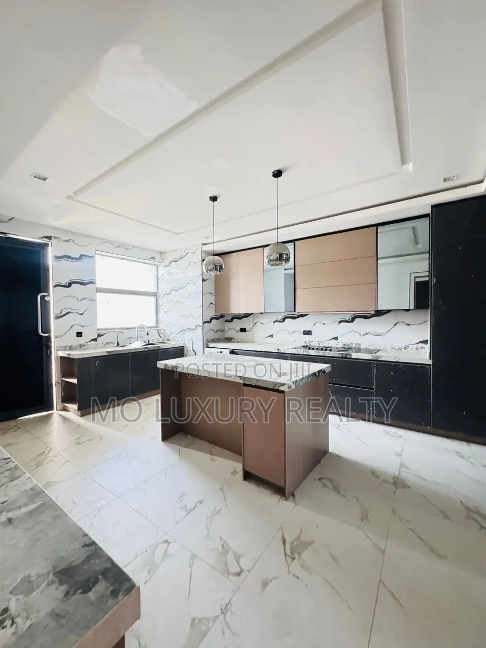 3bdrm Apartment in Osapa london for rent