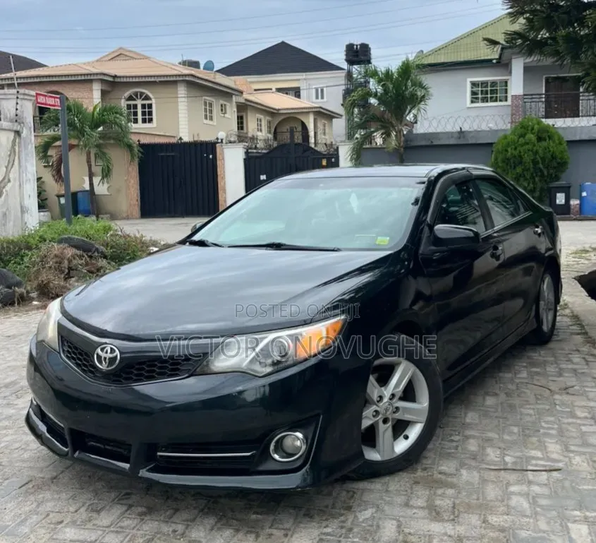 Toyota Camry SE 4dr Sedan (2.5L 4cyl 6A) 2012 Gray