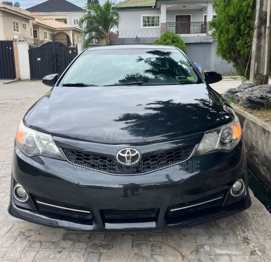 Toyota Camry SE 4dr Sedan (2.5L 4cyl 6A) 2012 Gray